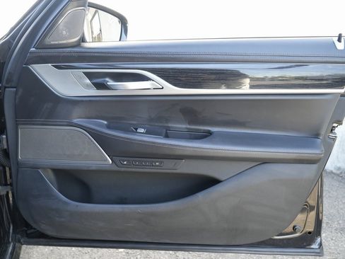 Used 2019 BMW 750i xDrive image 33