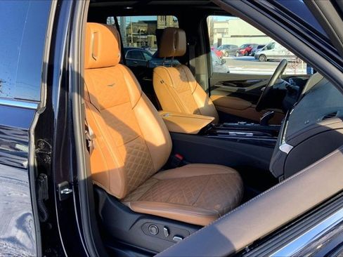 Used 2023 Cadillac Escalade Premium Luxury w/ Performance Package image 6