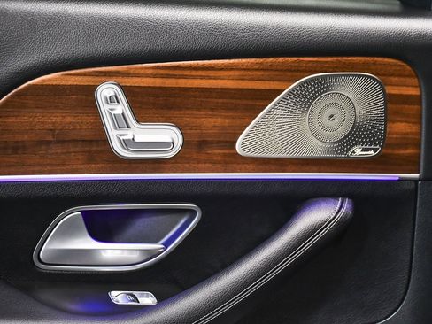 Used 2025 Mercedes-Benz GLS 450 4MATIC image 13