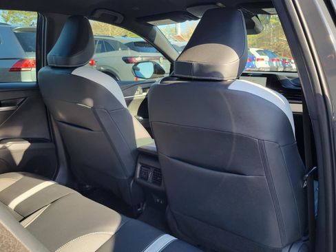 Used 2025 Toyota Camry SE image 38