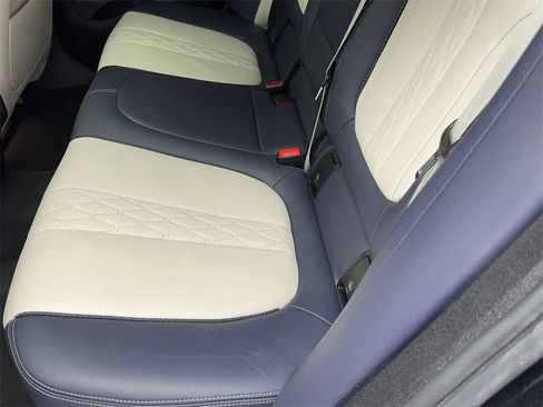 Used 2023 BMW X6 xDrive40i w/ Executive Package image 45