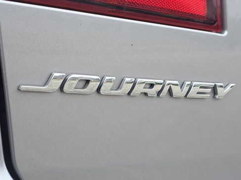 Used 2016 Dodge Journey SXT w/ Comfort/Convenience Group image 10