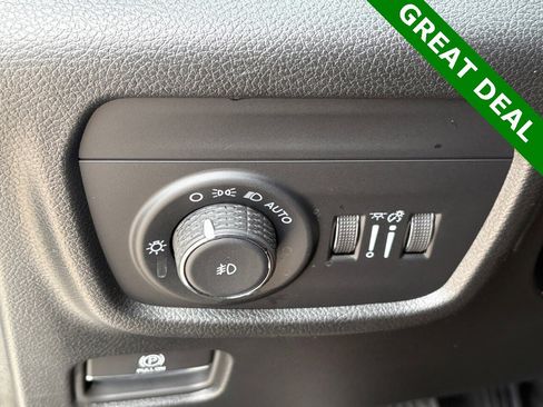 Used 2025 Jeep Grand Cherokee Limited w/ Luxury Tech Group II image 19