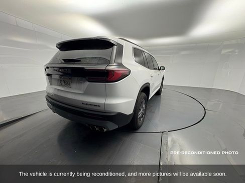 Used 2025 GMC Acadia Elevation image 6