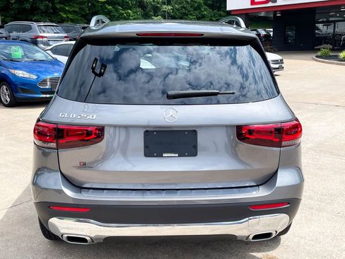 Used 2021 Mercedes-Benz GLB 250 w/ Premium Package image 8