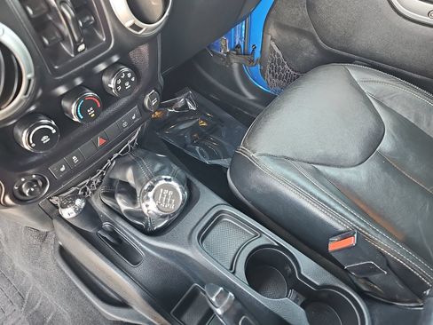 Used 2016 Jeep Wrangler Unlimited Rubicon AWD/4WD image 22