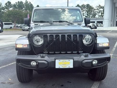 Used 2021 Jeep Gladiator Sport AWD/4WD image 2