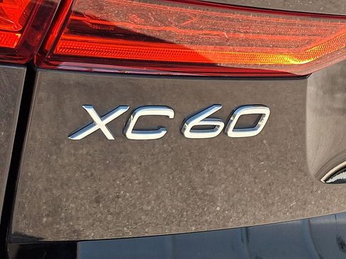 Certified 2024 Volvo XC60 B5 Plus AWD/4WD image 29