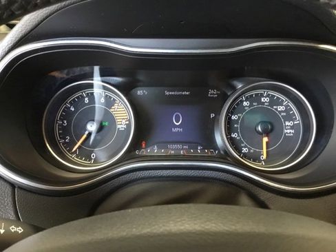 Used 2019 Jeep Cherokee Limited image 31