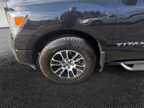 Used 2023 Nissan Titan SV w/ SV Convenience Package image 11