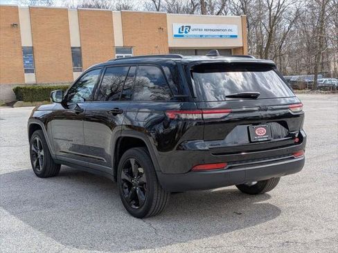 Certified 2023 Jeep Grand Cherokee Altitude AWD/4WD image 8