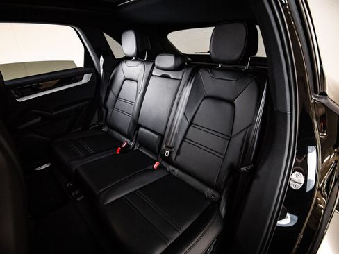 Certified 2026 Porsche Cayenne AWD/4WD image 24