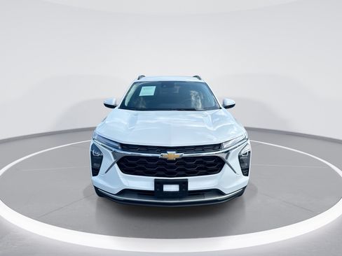 Used 2026 Chevrolet Trax LT w/ Driver Confidence Package FWD image 3
