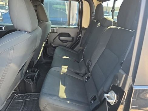 Used 2022 Jeep Gladiator Willys image 18