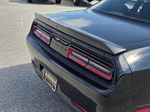 Used 2022 Dodge Challenger SXT w/ Driver Convenience Group RWD image 22