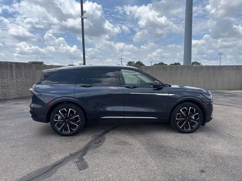 Used 2024 Lincoln Nautilus Reserve w/ Equipment Group 203A AWD/4WD image 8