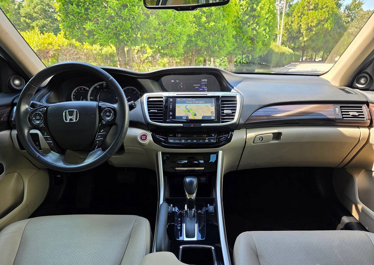 Used 2016 Honda Accord Touring image 15