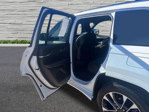 Used 2023 Jeep Grand Cherokee Overland w/ Luxury Tech Group IV image 22