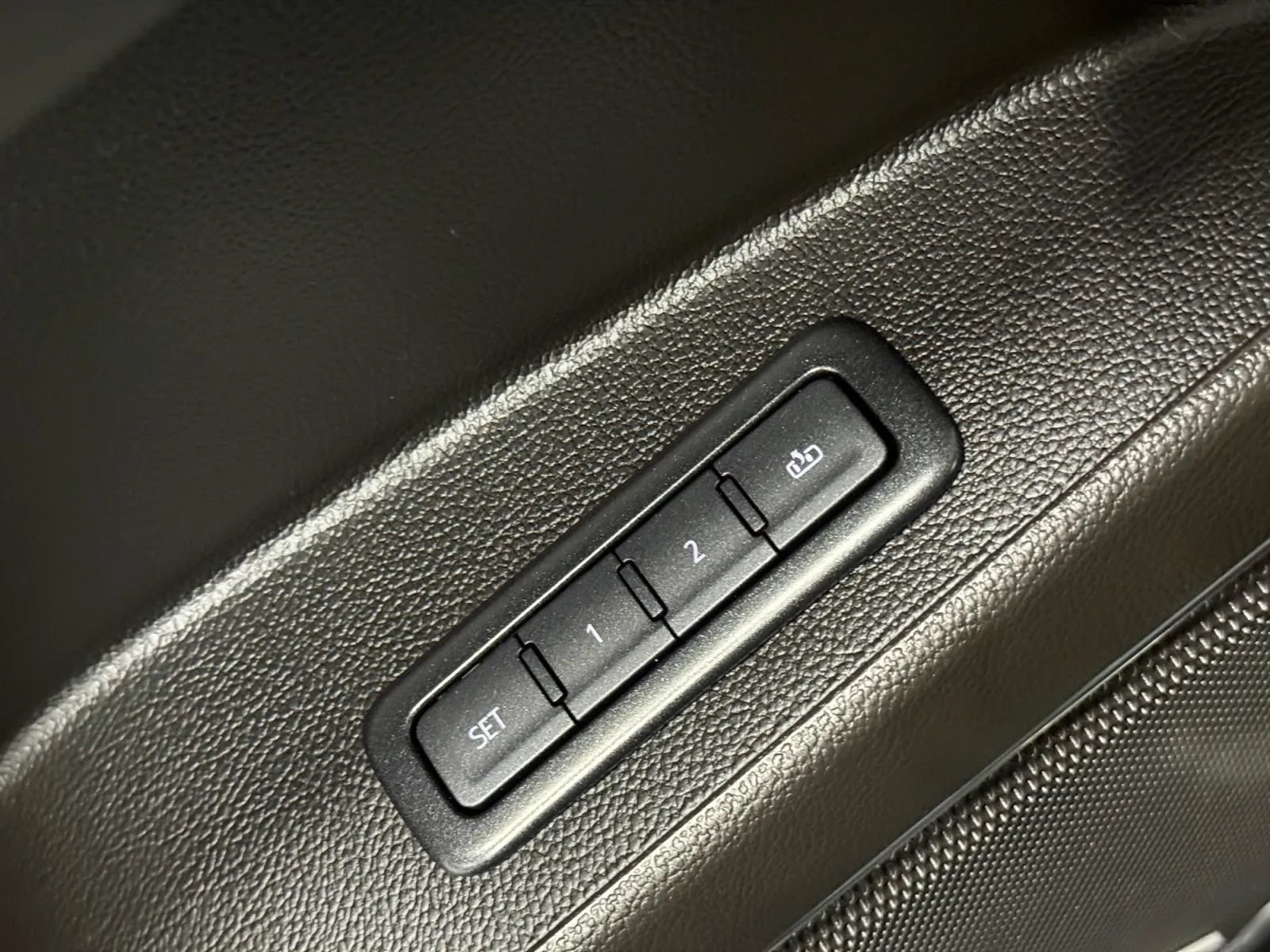 Used 2020 GMC Yukon Denali w/ Open Road Package AWD/4WD image 26