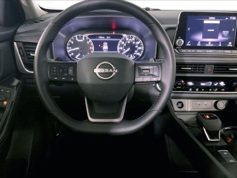 Used 2025 Nissan Rogue SV image 5