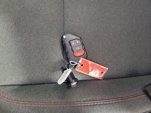 Used 2025 Jeep Wrangler Unlimited Rubicon w/ Safety Group AWD/4WD image 28