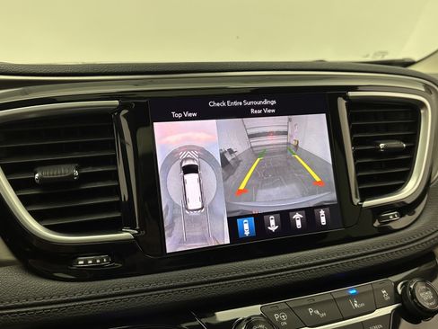Used 2018 Chrysler Pacifica Limited w/ Advanced Safetytec Group FWD image 18