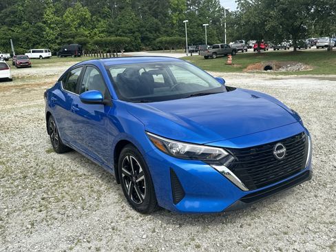 Used 2024 Nissan Sentra SV FWD image 3