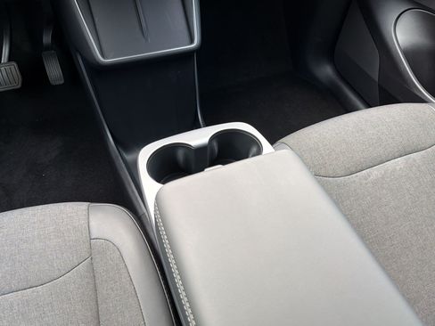 Used 2026 Tesla Model Y 2WD image 17