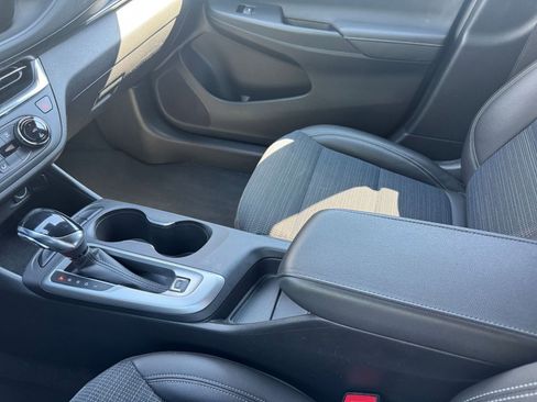 Used 2025 Buick Envista Preferred image 40