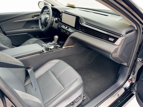 Used 2025 Toyota Camry XLE FWD image 30