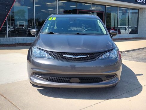 Used 2023 Chrysler Voyager LX FWD image 14