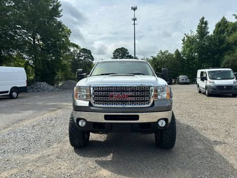 Used 2011 GMC Sierra 2500 SLE w/ SLE Preferred Package AWD/4WD image 3