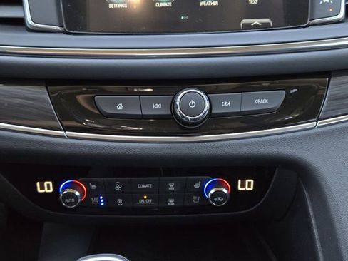 Used 2018 Buick Enclave Premium image 19