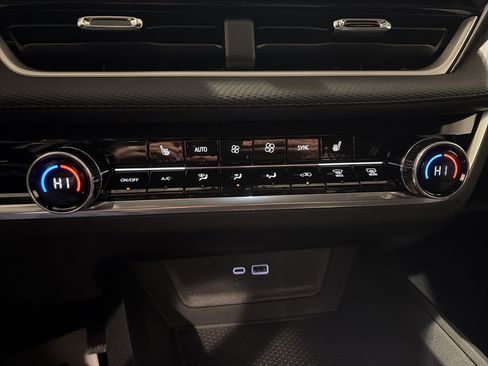 New 2026 Chevrolet Equinox LT w/ Convenience Package II image 25