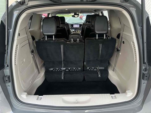 Used 2022 Chrysler Pacifica Touring-L image 76