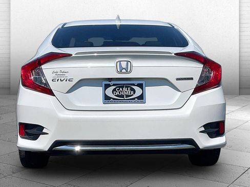 Used 2019 Honda Civic Touring image 3
