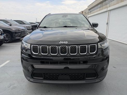 Used 2023 Jeep Compass Latitude w/ Sun and Sound Group AWD/4WD image 8