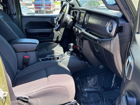 Used 2023 Jeep Wrangler Unlimited Rubicon 4xe AWD/4WD image 15