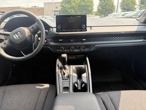 Used 2025 Honda Accord SE image 19