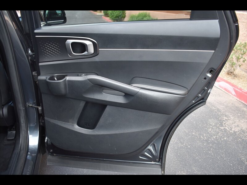 Used 2022 Kia Sorento LX AWD/4WD image 27