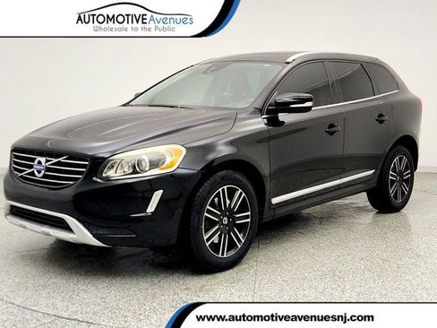 Used 2017 Volvo XC60 T5 Dynamic w/ Preferred Option Package AWD/4WD image 1