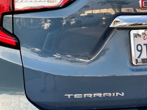 Used 2024 GMC Terrain SLE image 27