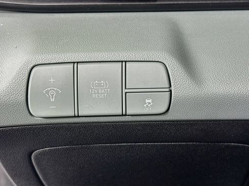 Used 2024 Hyundai Elantra Limited FWD image 10