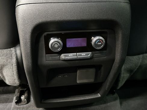 Used 2024 GMC Acadia Elevation image 28