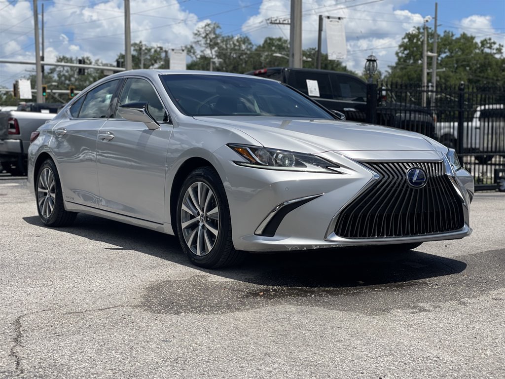 Used 2020 Lexus ES 300h w/ Premium Package FWD image 11