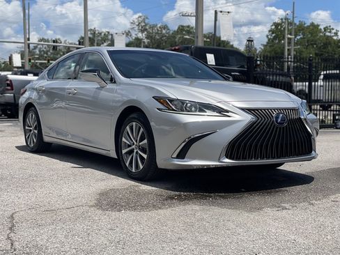 Used 2020 Lexus ES 300h w/ Premium Package FWD image 11