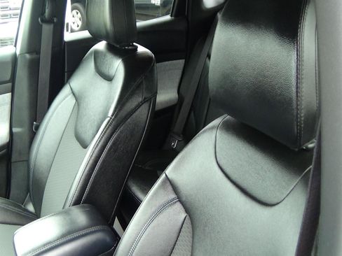 Certified 2025 Jeep Compass Latitude AWD/4WD image 19