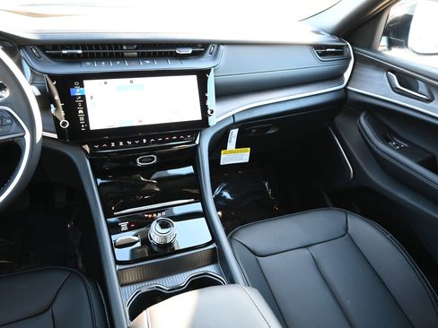 New 2026 Jeep Grand Cherokee Limited AWD/4WD image 17
