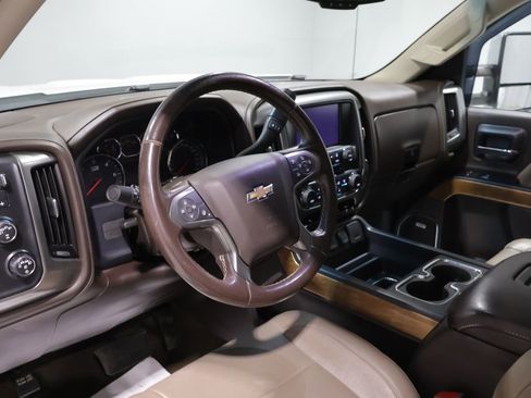 Used 2018 Chevrolet Silverado 1500 LTZ w/ LTZ Plus Package AWD/4WD image 15
