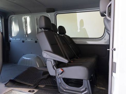 Used 2025 Mercedes-Benz Sprinter 2500 image 22